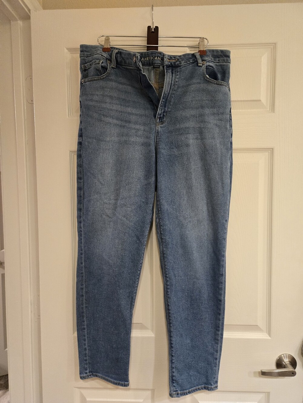 American Eagle Outfitters Curvy Mom Jeans